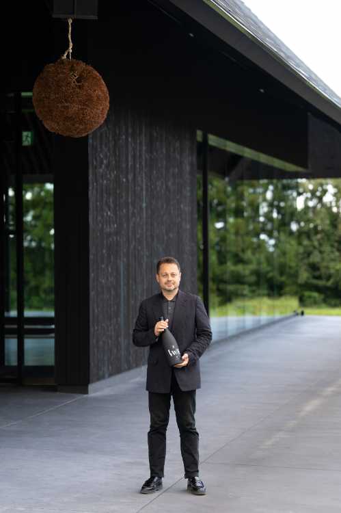 白岩(イナガキヤストさん)